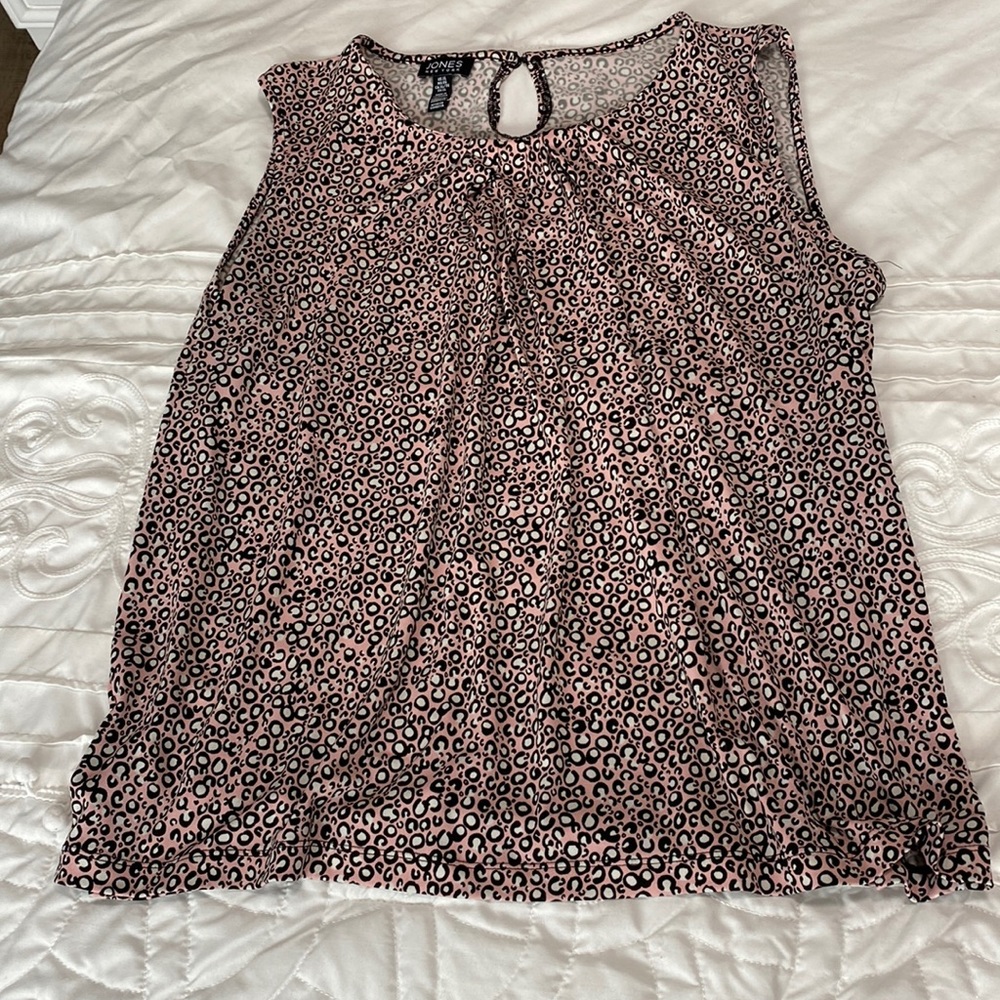 Leopard business top